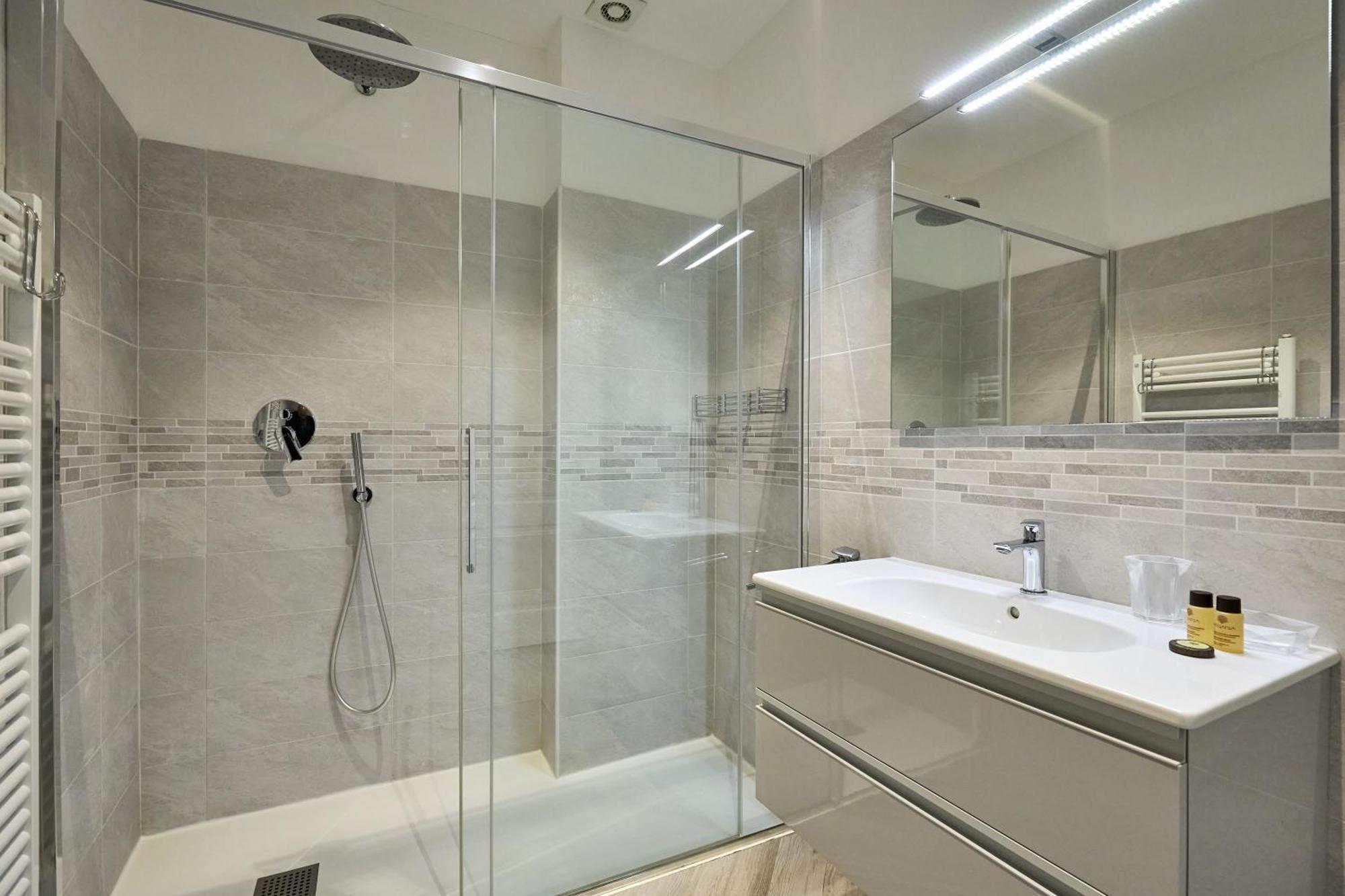 La Torre Lunga -Smart Working- 150 M Dalle-From Due Torri-Two Towers โบโลญญา ภายนอก รูปภาพ